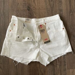 NWT Levi’s 501 White Denim Shorts | Size 26